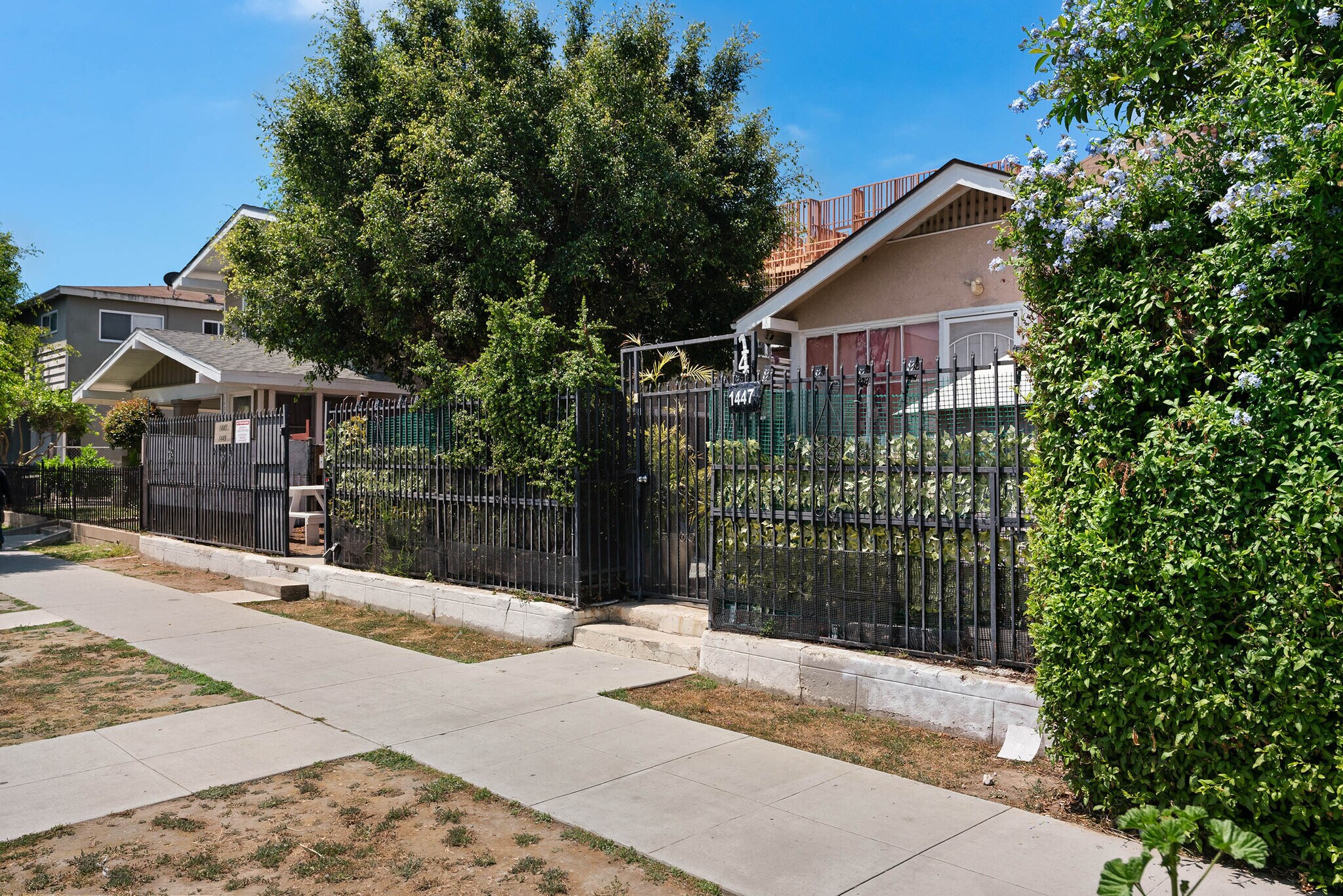 1445-1449 Elm Ave, Long Beach, CA à vendre Photo du bâtiment- Image 1 de 1