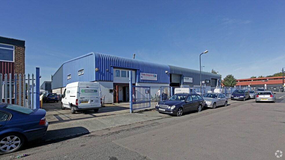 108 Nathan Way, Londres à louer - Photo principale - Image 1 de 3