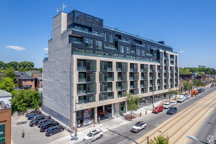 840 Saint Clair Ave W, Toronto, ON à louer - Photo du bâtiment - Image 2 de 4