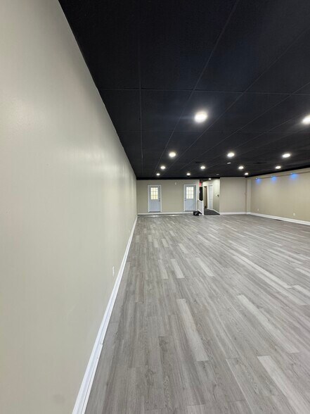 1036 Chicopee St, Chicopee, MA for lease - Building Photo - Image 2 of 40