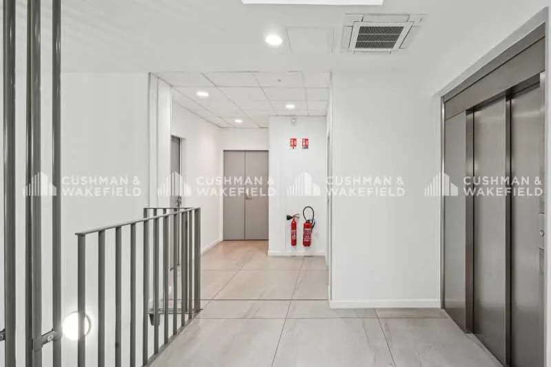 5-7 Chemin Du Tronchon, Dardilly for lease Interior Photo- Image 1 of 3