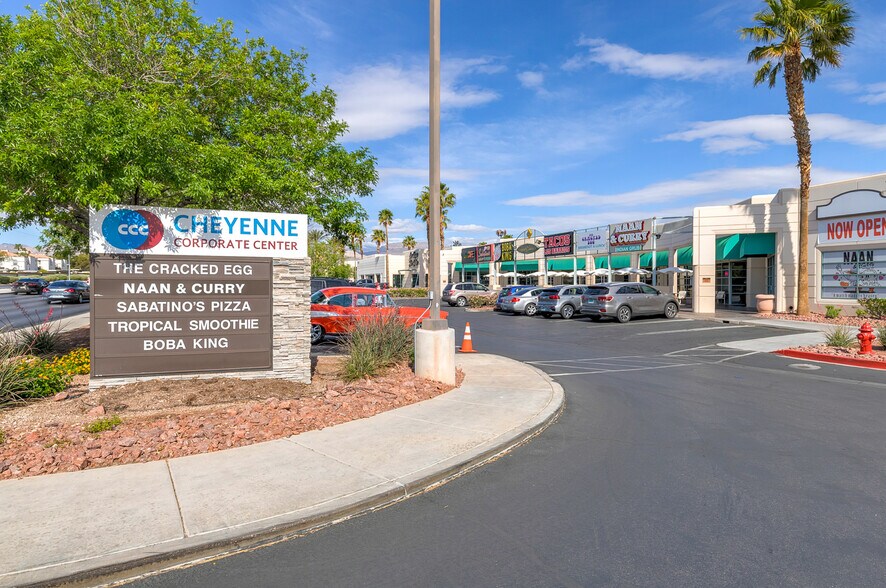 7660 W Cheyenne Ave, Las Vegas, NV à louer - Photo du bâtiment - Image 2 de 8