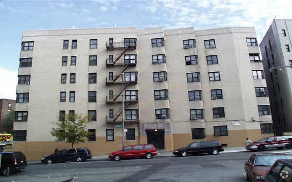 2000 Anthony Ave, Bronx, NY for lease - Primary Photo - Image 1 of 6