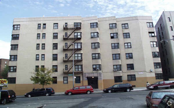 2000 Anthony Ave, Bronx, NY à louer Photo principale- Image 1 de 7