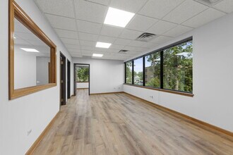 290-300 S County Farm Rd, Wheaton, IL for lease Interior Photo- Image 2 of 3