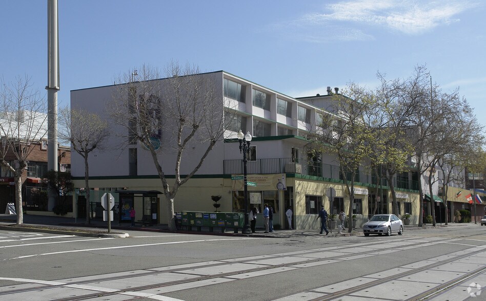 444 W Embarcadero, Oakland, CA à vendre - Photo du bâtiment - Image 3 de 7