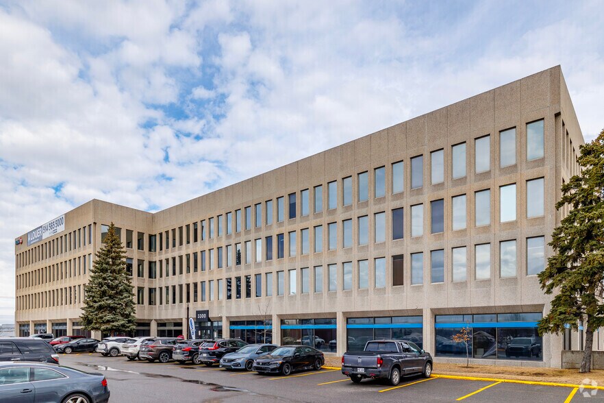 3300 Boul de la Côte-Vertu, Montréal, QC à louer - Photo du bâtiment - Image 3 de 4