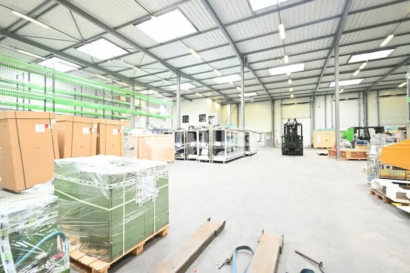 Flex in Marennes for lease - Building Photo - Image 3 of 12