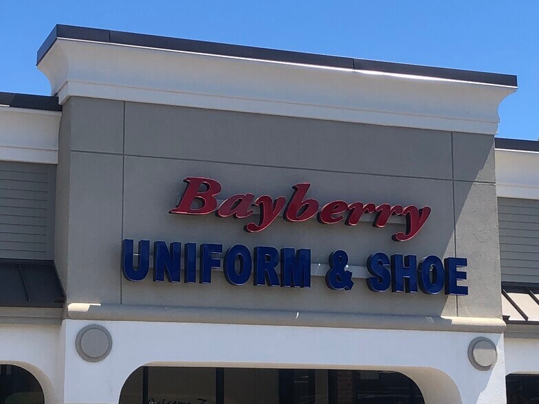 7608 Oswego Rd, Liverpool, NY à louer - Photo du bâtiment - Image 2 de 39