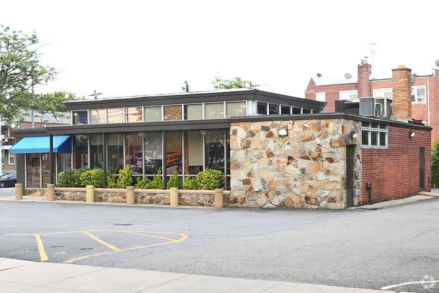 23315 Hillside Ave, Queens Village, NY à louer - Photo du bâtiment - Image 2 de 3