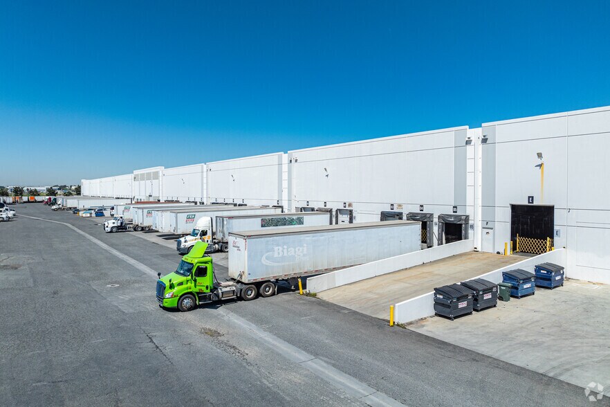 2020 Piper Ranch Rd, San Diego, CA à louer - Photo du bâtiment - Image 3 de 6