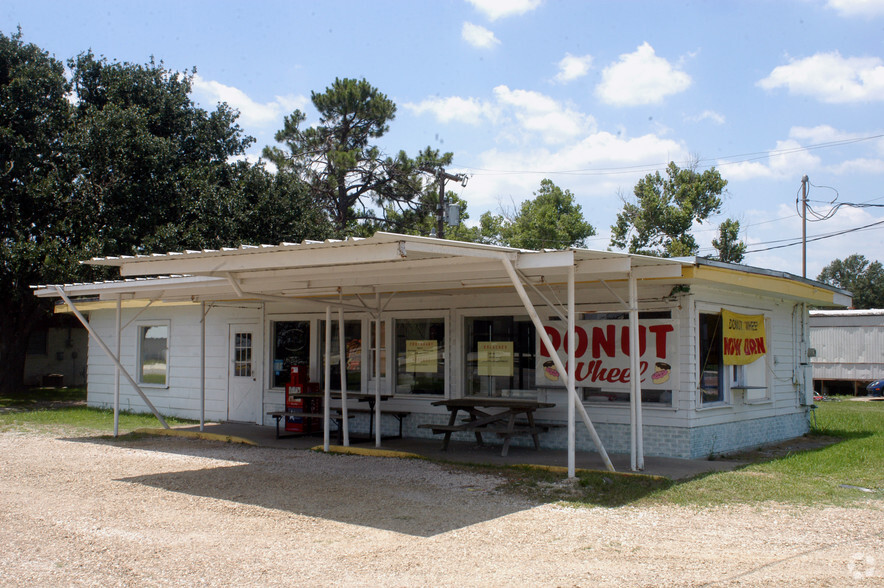 202 W Hwy 90, Iowa, LA à vendre - Photo principale - Image 1 de 1