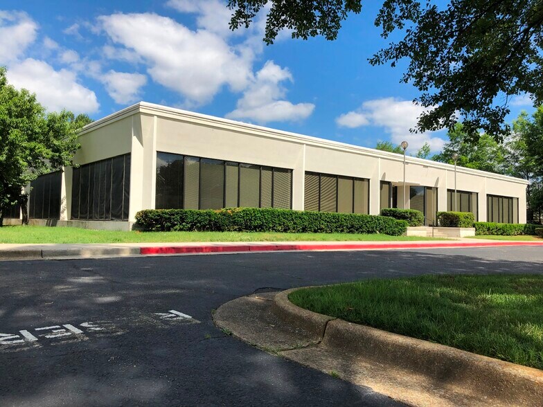 513 Sparkman Dr, Huntsville, AL à louer - Photo du bâtiment - Image 1 de 2