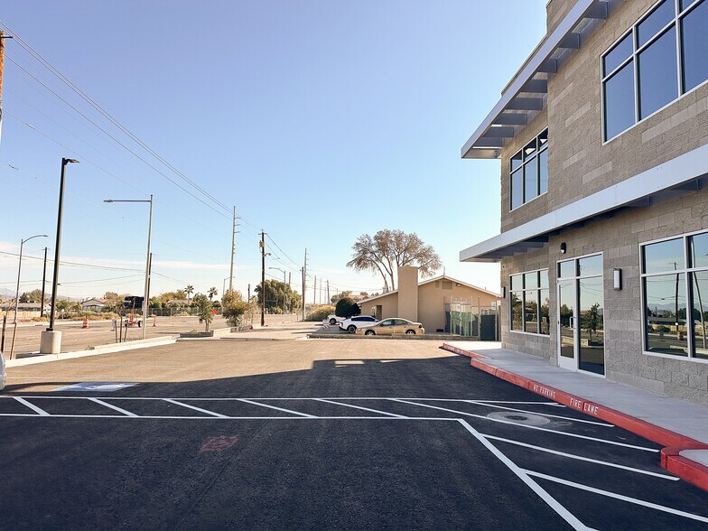 4055 E Patrick Ln, Las Vegas, NV à louer - Photo du bâtiment - Image 2 de 17