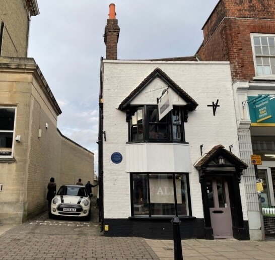 6 High St, Petersfield for lease - Primary Photo - Image 1 of 25