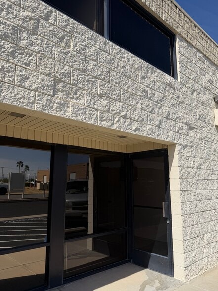 15400 Tamarack Dr, Victorville, CA for lease - Building Photo - Image 3 of 12