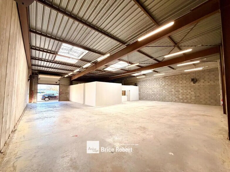 3 Rue Du 35Eme Regiment D'Aviation, Bron à louer - Photo du bâtiment - Image 2 de 6