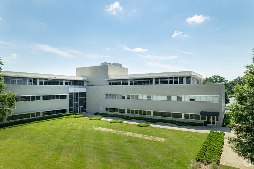 Wade Collective Buildings I and II portefeuille de 2 propriétés à vendre sur LoopNet.ca - Photo principale - Image 2 de 2