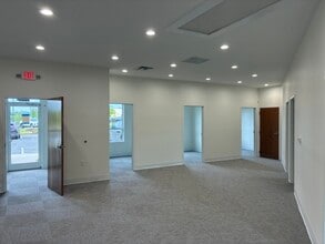 1025 Vinehaven Dr NE, Concord, NC for lease Interior Photo- Image 2 of 4