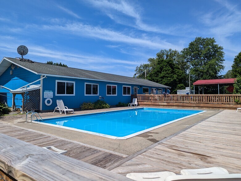9170 Horseshoe Island Rd, Clay, NY à vendre - Photo du bâtiment - Image 3 de 6