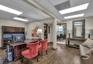 220 N Thompson St, Conroe, TX for lease Interior Photo- Image 2 of 18