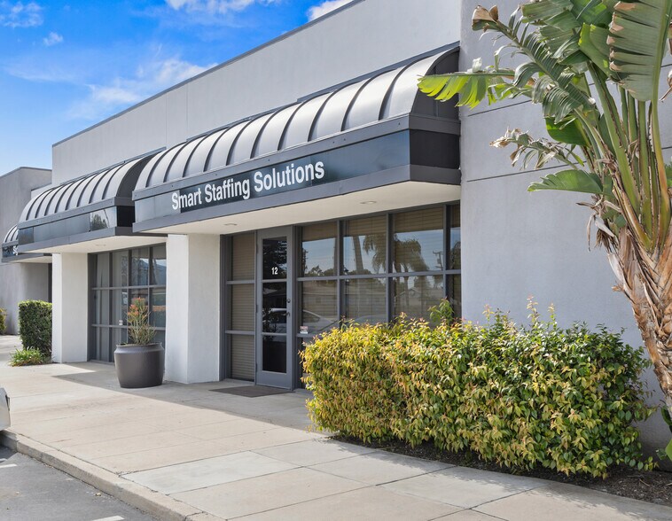 268 N Lincoln Ave, Corona, CA à louer - Photo du bâtiment - Image 3 de 7