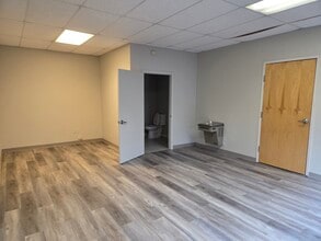 5875 Mining Ter, Jacksonville, FL for lease Interior Photo- Image 2 of 8