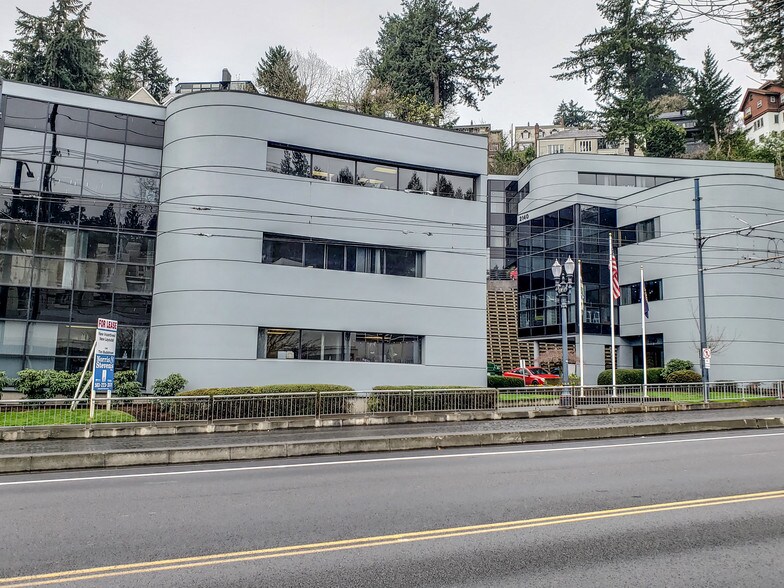 2110 SW Jefferson St, Portland, OR à louer - Photo du bâtiment - Image 2 de 26