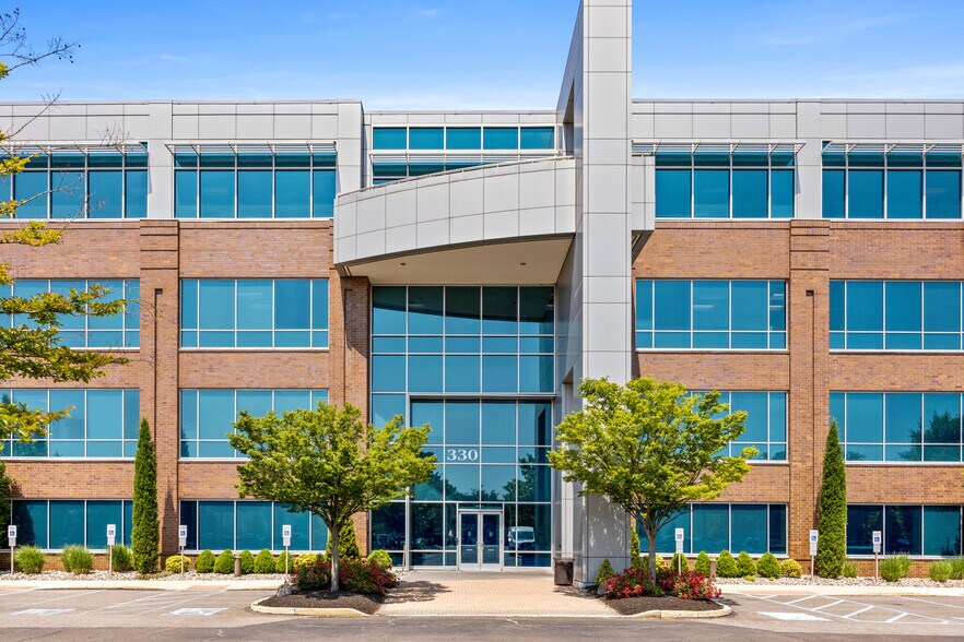 350 Fellowship Rd, Mount Laurel, NJ à louer - Photo du bâtiment - Image 2 de 27