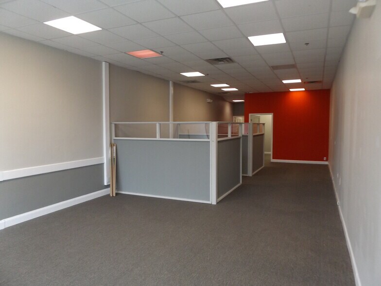 279-297 N Northwest Hwy, Palatine, IL for lease - Interior Photo - Image 3 of 11