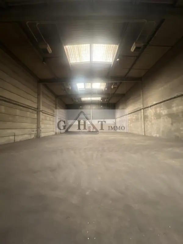 Industrial in Saint-Ouen-sur-Seine for lease Interior Photo- Image 1 of 8