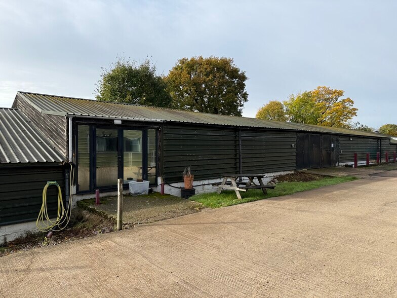 Units 2 & 4 Billingshurst Rd, Coolham à louer - Photo du bâtiment - Image 1 de 8