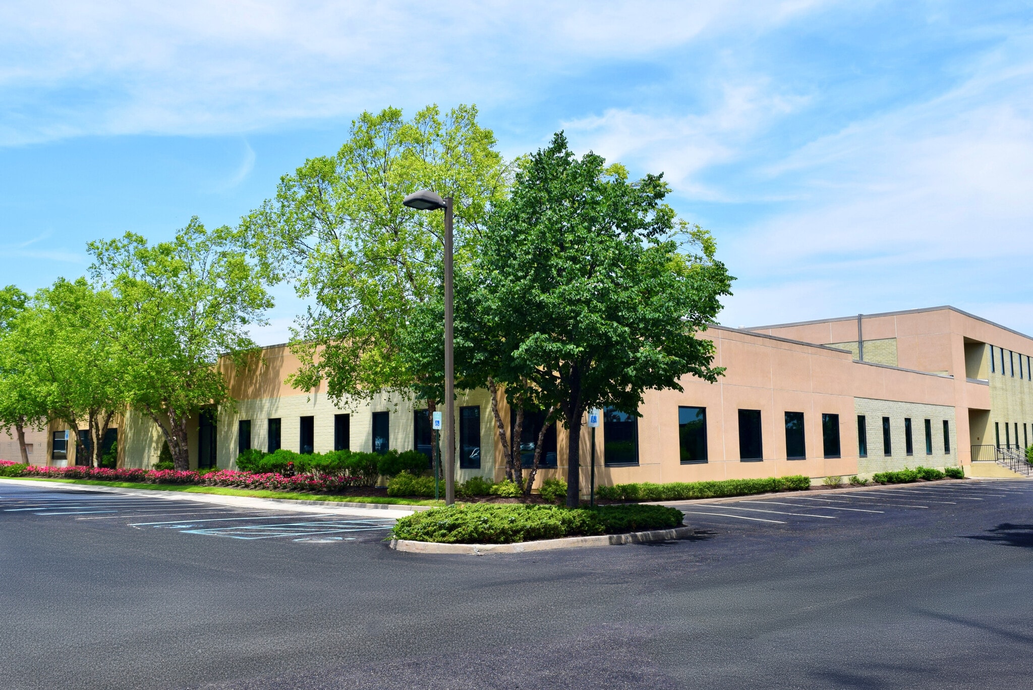 135 Engineers Rd, Hauppauge, NY for lease Primary Photo- Image 1 of 12