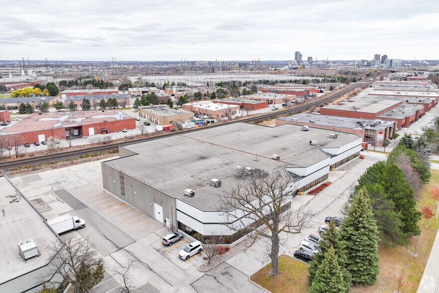 170 Alden Rd, Markham, ON à louer - Photo du bâtiment - Image 2 de 3