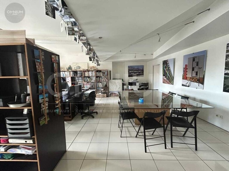 Multifamily in Lyon for sale - Interior Photo - Image 3 of 8