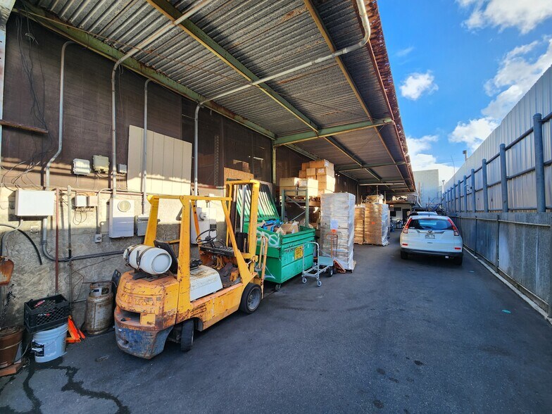 1818 Kahai St, Honolulu, HI à vendre - Photo du bâtiment - Image 2 de 9