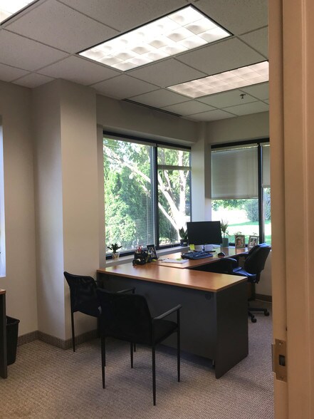 3464 Washington Dr, Eagan, MN à vendre - Photo intérieure - Image 3 de 7