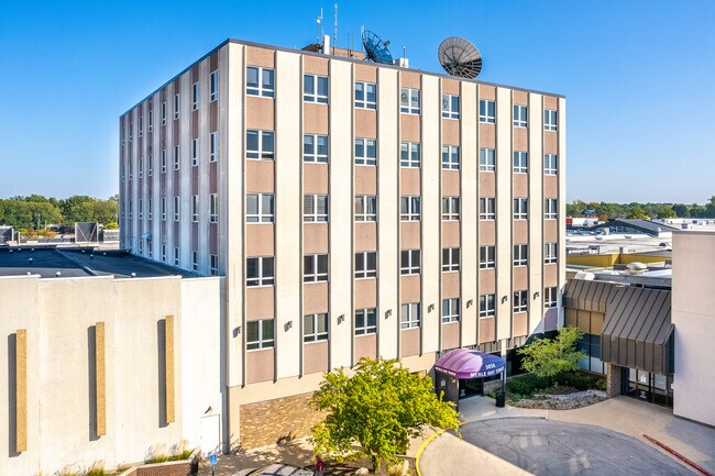 Plus de détails pour 3850 Merle Hay Rd, Des Moines, IA - Bureau à vendre