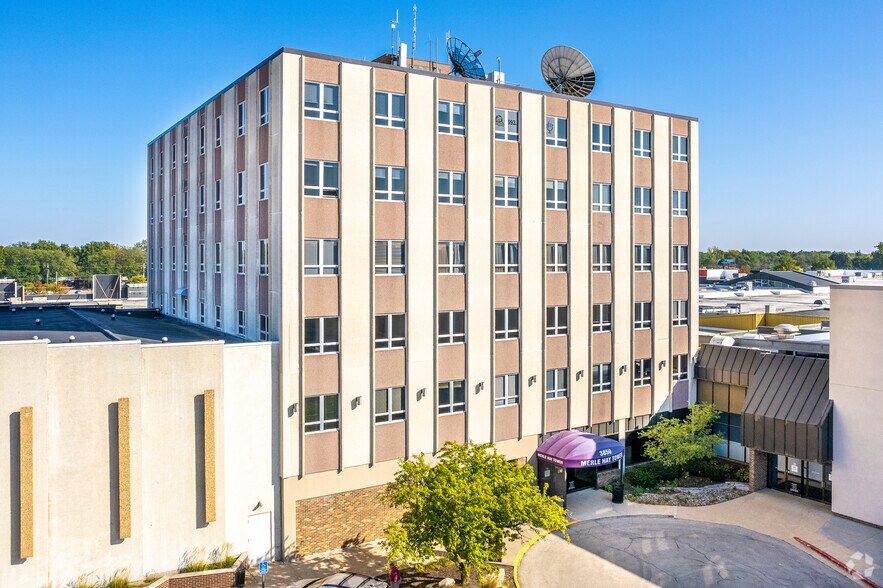 3850 Merle Hay Rd, Des Moines, IA à vendre - Photo du bâtiment - Image 1 de 5