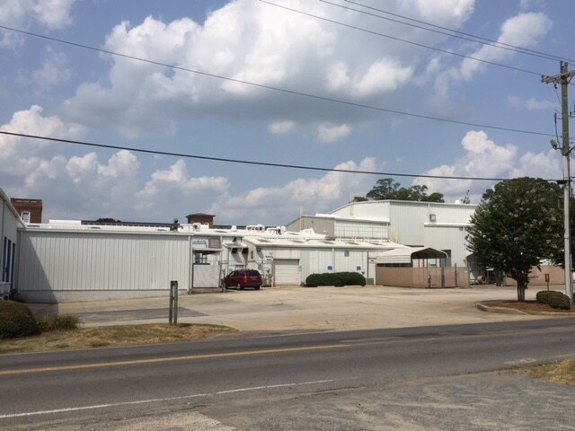 911 E White St, Rock Hill, SC à louer - Photo du bâtiment - Image 3 de 6