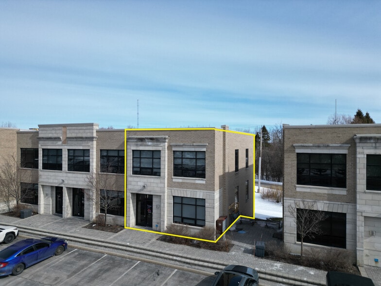 300 Terry Fox Dr, Ottawa, ON for sale - Building Photo - Image 1 of 33