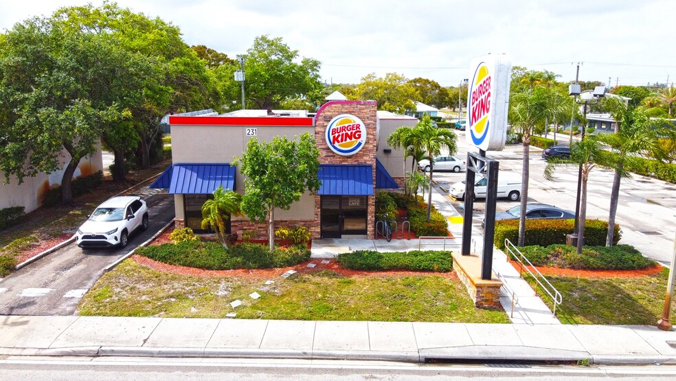 231 N Dixie Hwy, Lake Worth, FL for sale - Building Photo - Image 1 of 1