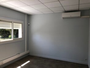 45 avenue de Soulac, Le Taillan-Médoc for lease Interior Photo- Image 2 of 6