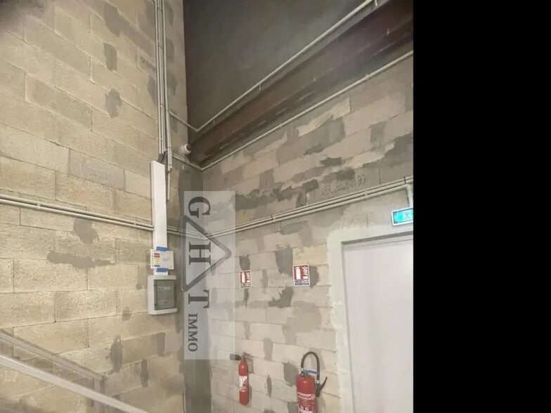 Office in BOISSY-L'AILLERIE for lease - Interior Photo - Image 3 of 4