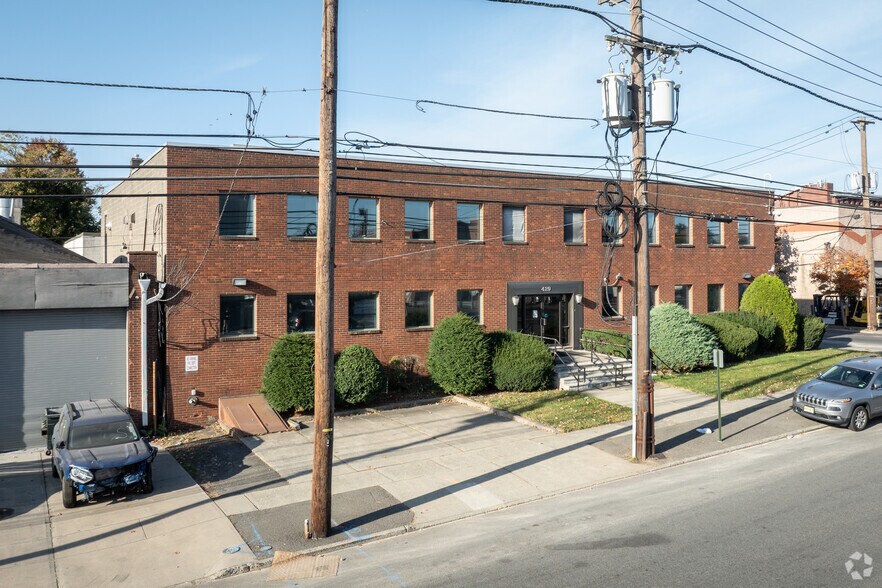429 Getty Ave, Clifton, NJ à louer - Photo du bâtiment - Image 1 de 11
