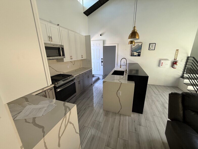 15008 Larkspur St, Sylmar, CA à vendre - Photo intérieure - Image 2 de 11