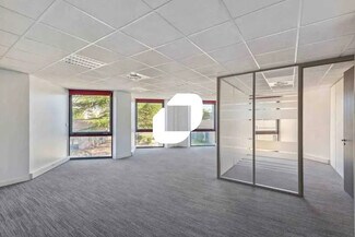 Plus de détails pour Avenue Du Docteur Georges Lévy, Vénissieux - Bureau, Local d'activités à louer