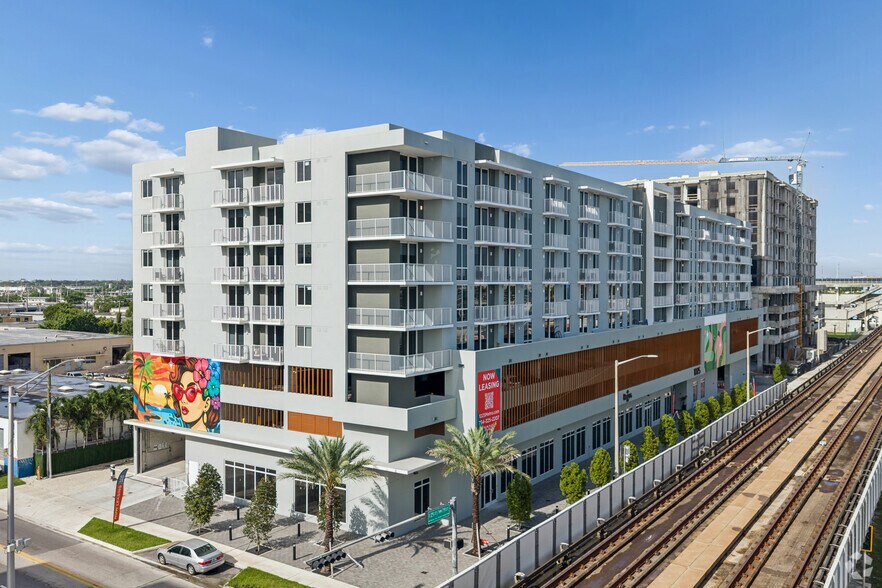 1025 E 25th St, Hialeah, FL à louer - Photo principale - Image 1 de 39