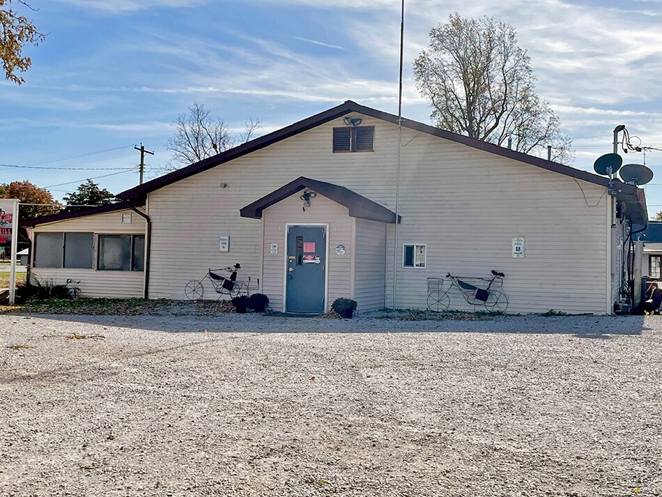 109 S Maple St, Mulberry Grove, IL à vendre Photo du bâtiment- Image 1 de 24