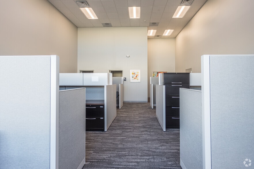 4701 NW Urbandale Dr, Urbandale, IA for lease - Interior Photo - Image 3 of 16